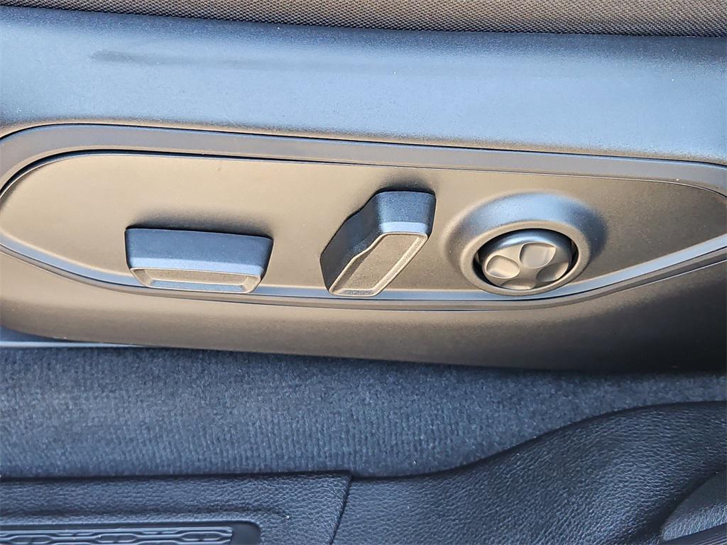 used 2025 Jeep Grand Cherokee car, priced at $36,987