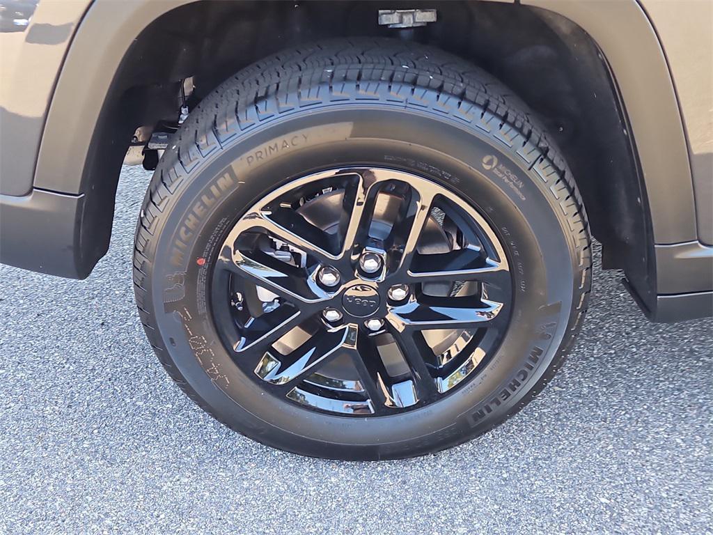 used 2025 Jeep Grand Cherokee car, priced at $36,987