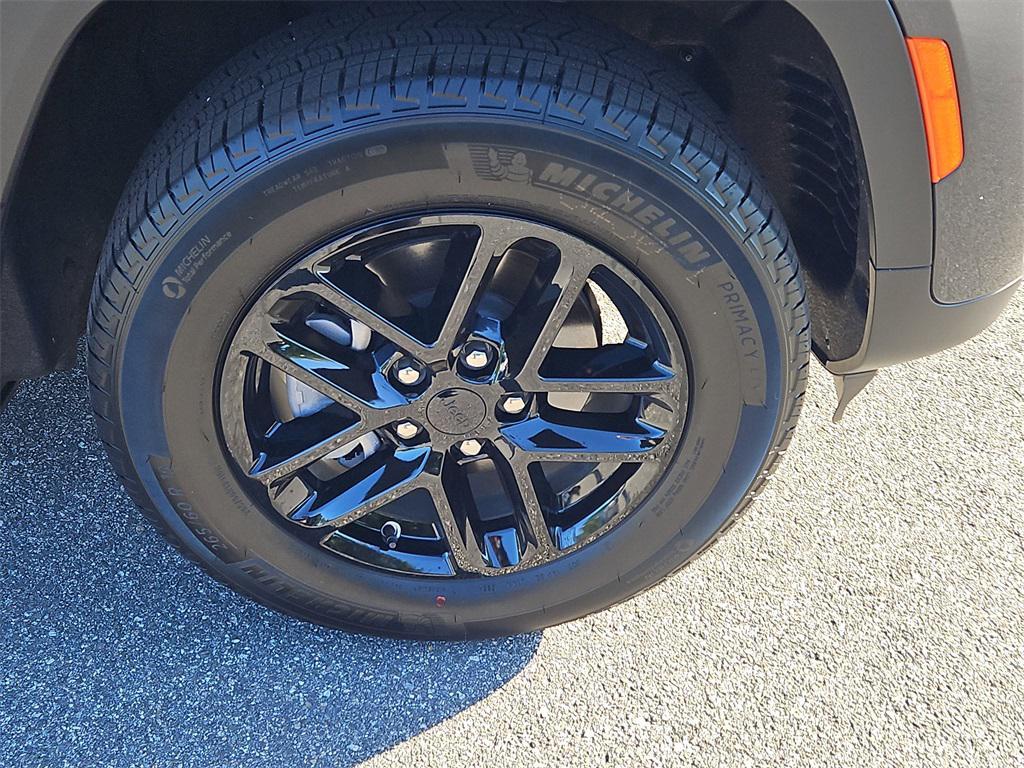 used 2025 Jeep Grand Cherokee car, priced at $36,987