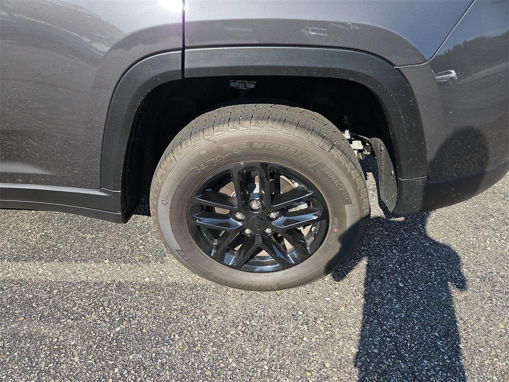 used 2025 Jeep Grand Cherokee car, priced at $38,987