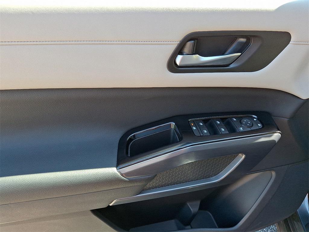 used 2022 Nissan Pathfinder car, priced at $28,295