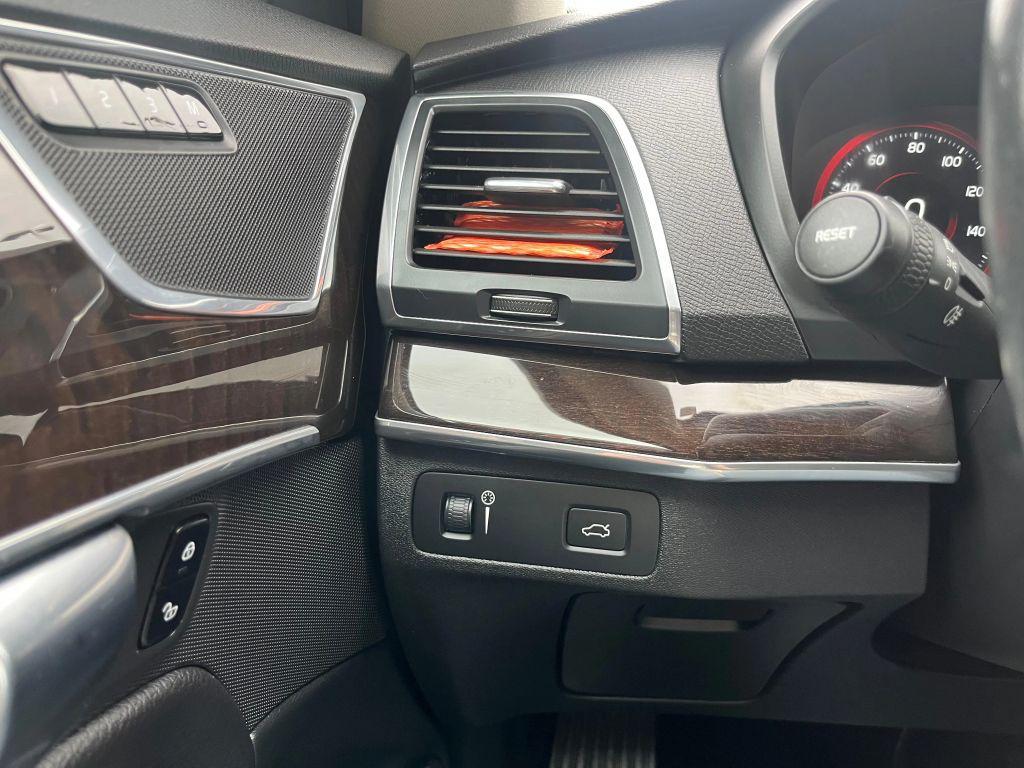 used 2019 Volvo XC90 car, priced at $18,999