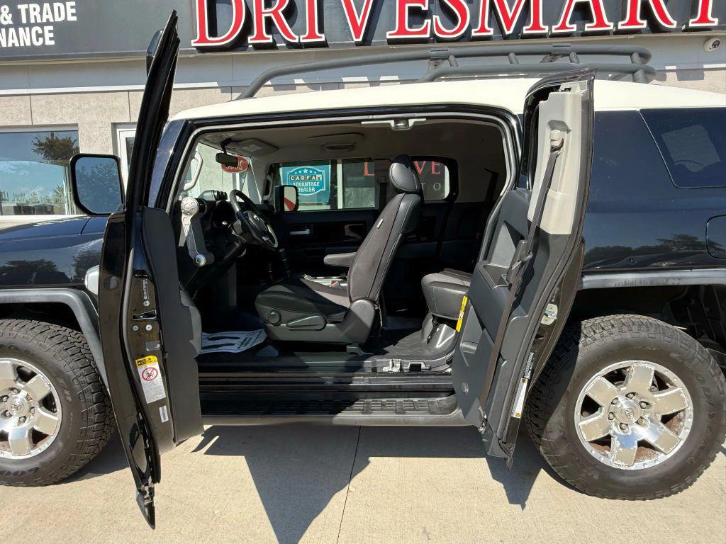 used 2008 Toyota FJ Cruiser car, priced at $15,299