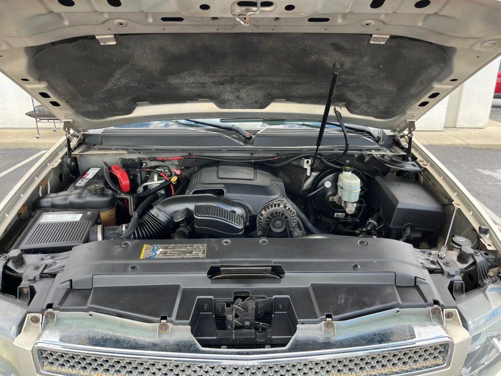 used 2008 Chevrolet Avalanche car, priced at $13,489