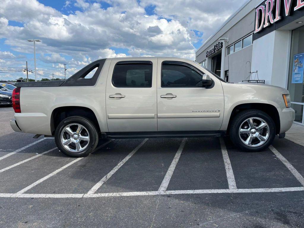 used 2008 Chevrolet Avalanche car, priced at $13,489