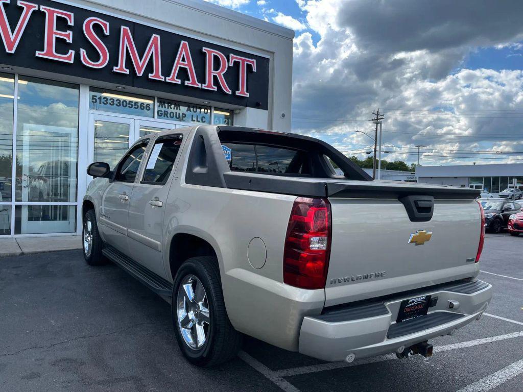 used 2008 Chevrolet Avalanche car, priced at $13,489