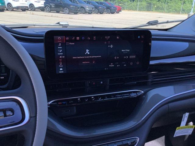 new 2025 FIAT 500e car