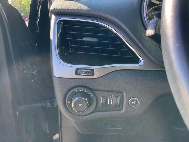 used 2019 Jeep Cherokee car, priced at $16,197