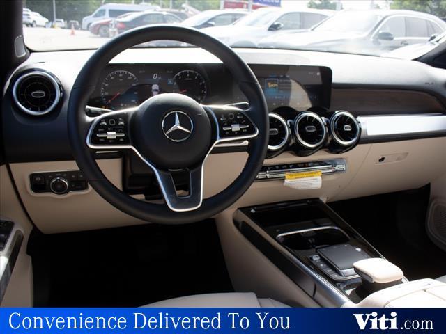 new 2022 Mercedes-Benz GLB 250 car