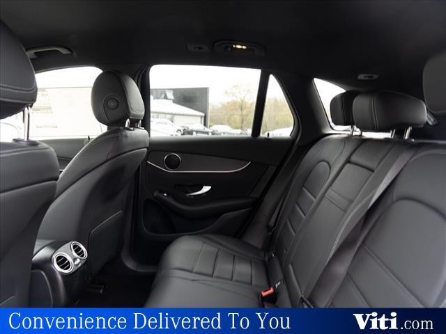 new 2022 Mercedes-Benz GLC 300 car