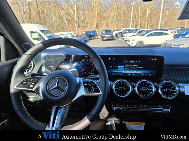 new 2024 Mercedes-Benz GLB 250 car
