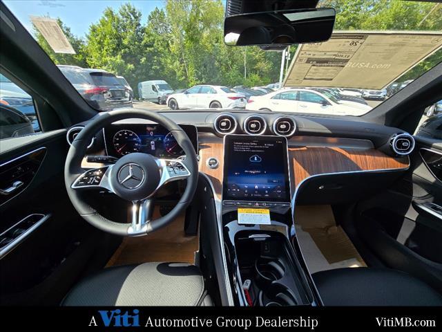 new 2025 Mercedes-Benz GLC 300 car