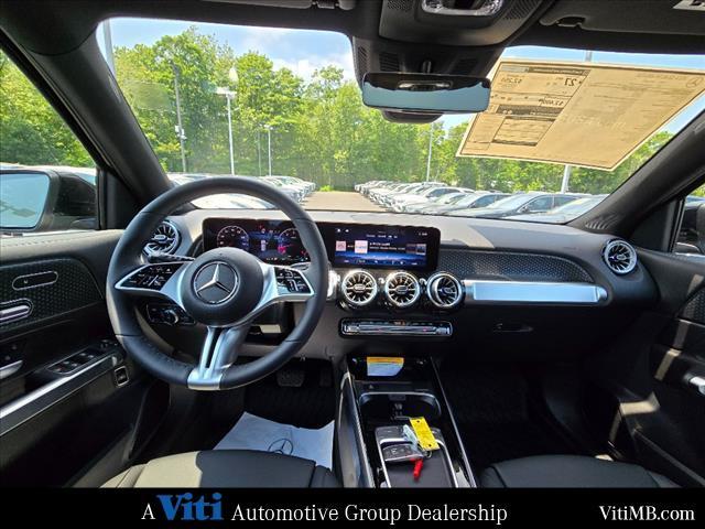 new 2024 Mercedes-Benz GLB 250 car