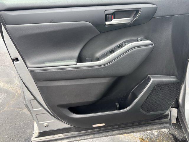 used 2023 Toyota Highlander car