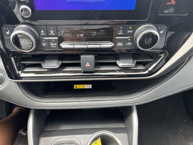 used 2023 Toyota Highlander car