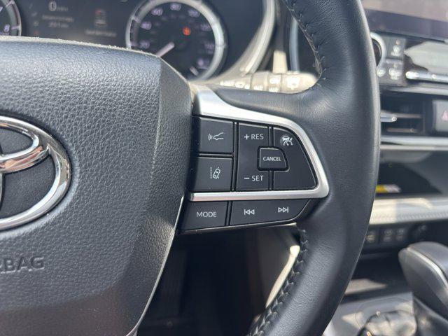 used 2023 Toyota Highlander car, priced at $38,484