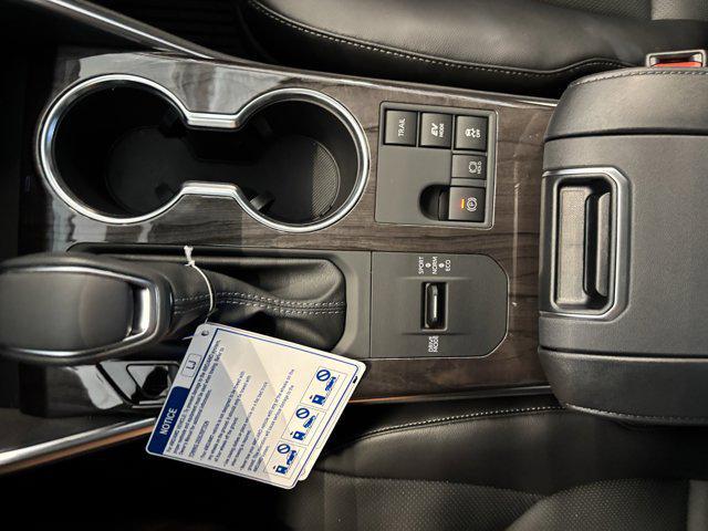 new 2025 Toyota Highlander Hybrid car, priced at $53,988