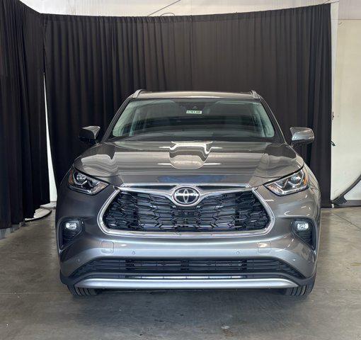 new 2025 Toyota Highlander Hybrid car, priced at $53,988