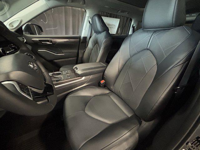 new 2025 Toyota Highlander Hybrid car, priced at $53,988