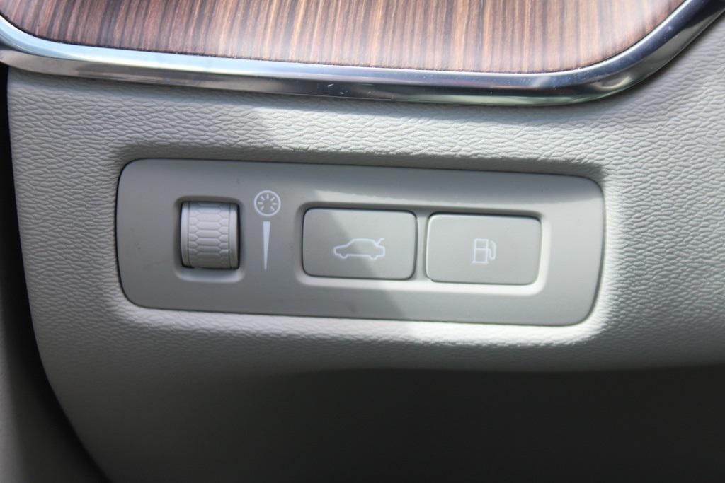 used 2022 Volvo XC60 Recharge Plug-In Hybrid car, priced at $39,778