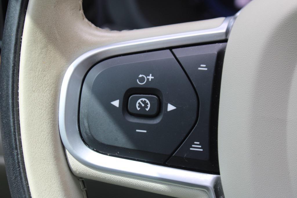 used 2022 Volvo XC60 Recharge Plug-In Hybrid car, priced at $39,778