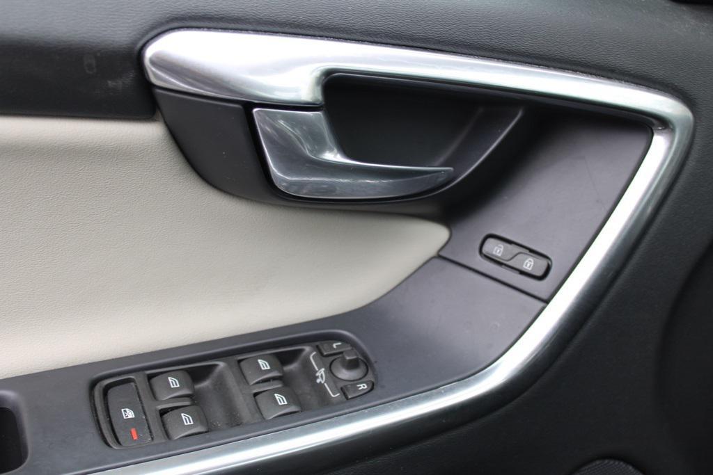 used 2017 Volvo XC60 car, priced at $14,558