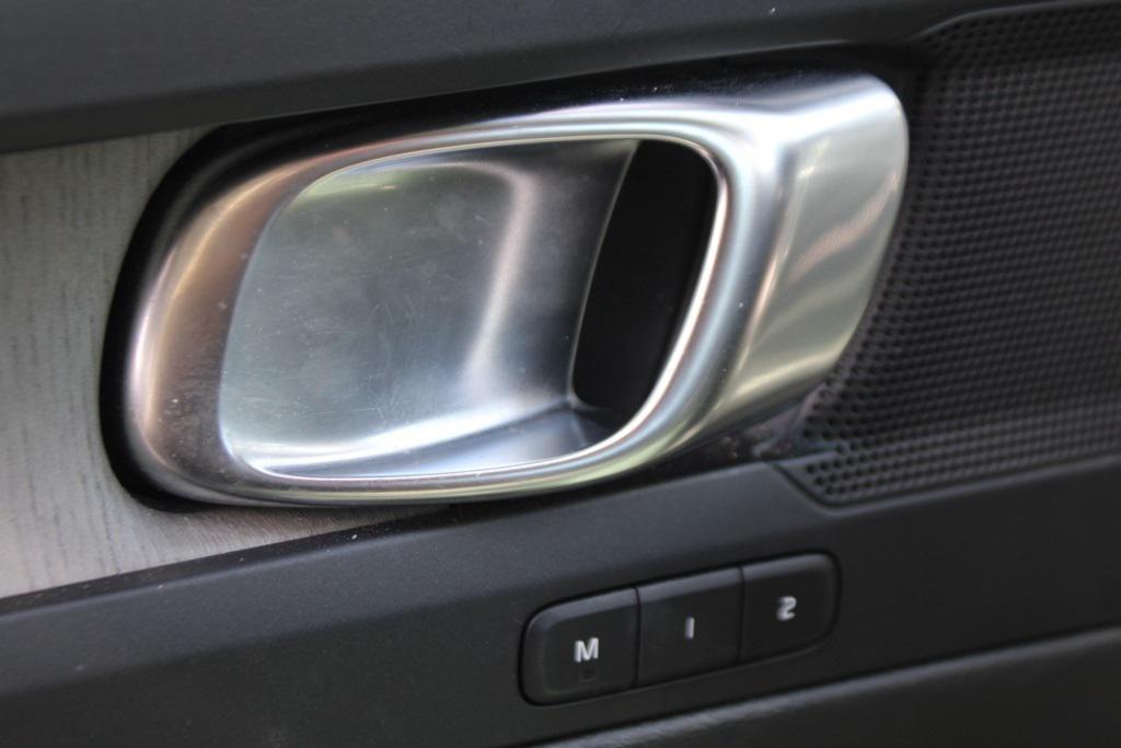 used 2021 Volvo XC40 car, priced at $27,304