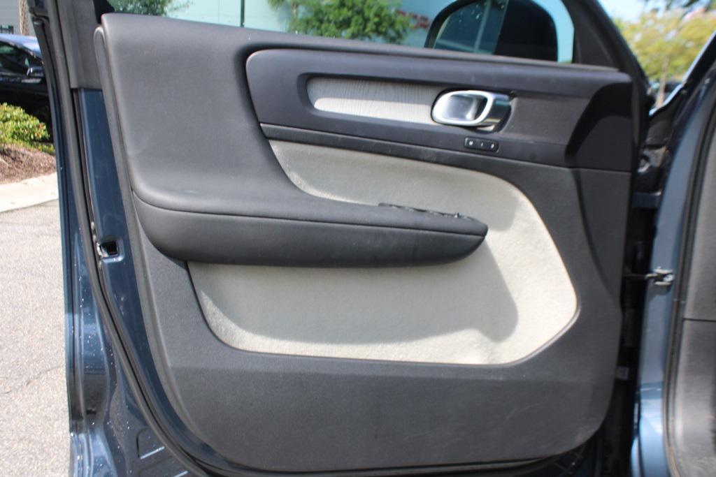 used 2021 Volvo XC40 car, priced at $27,304