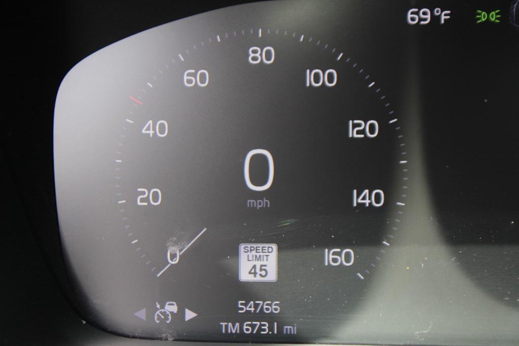used 2021 Volvo XC40 car, priced at $27,304