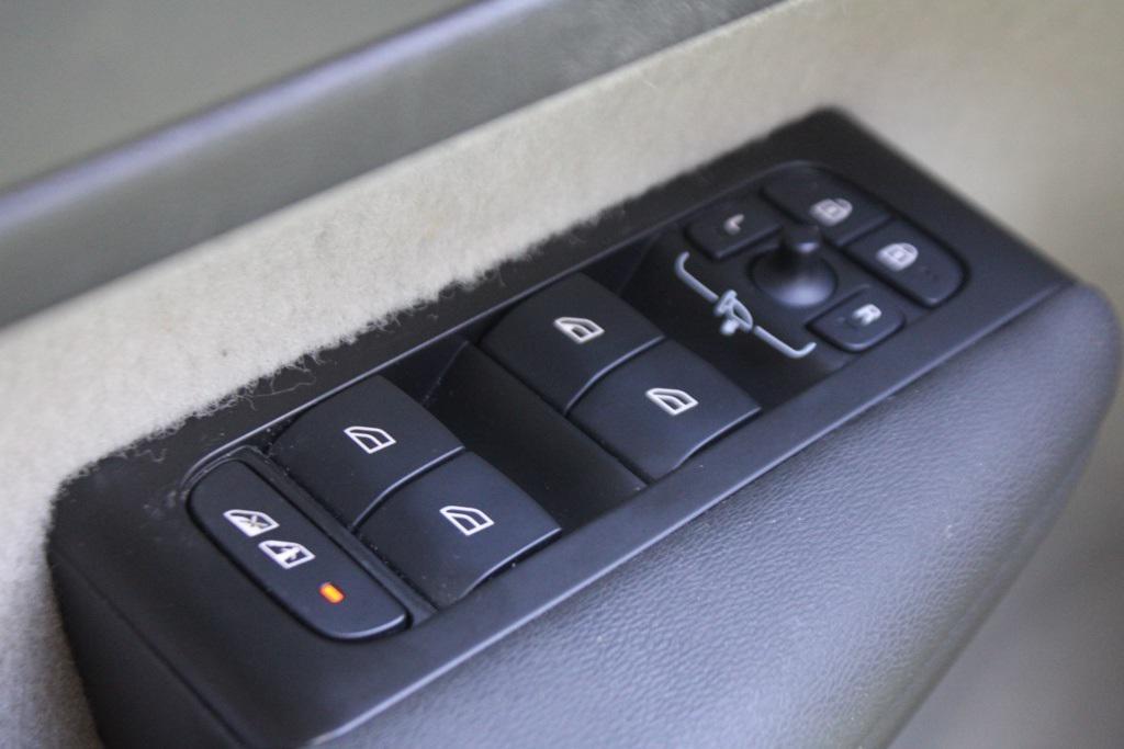 used 2021 Volvo XC40 car, priced at $27,304