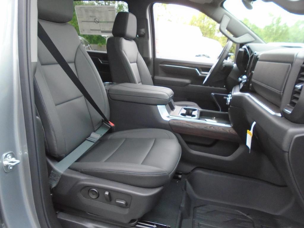 new 2025 GMC Sierra 2500 car, priced at $80,700