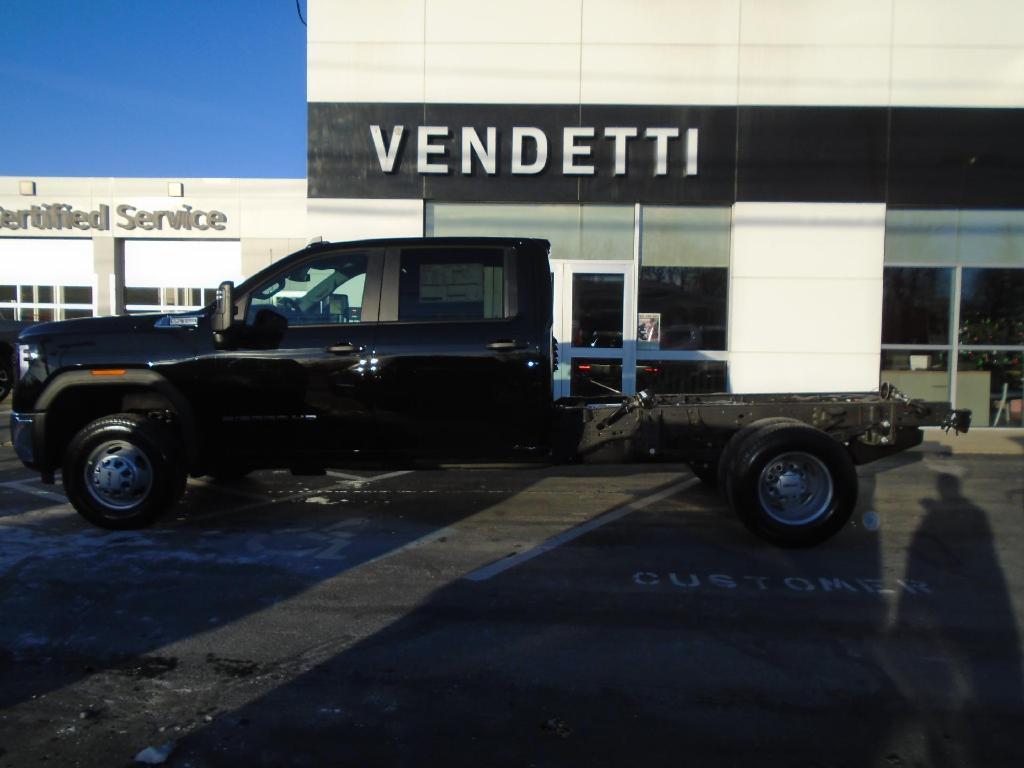 new 2025 GMC Sierra 3500 car, priced at $58,473