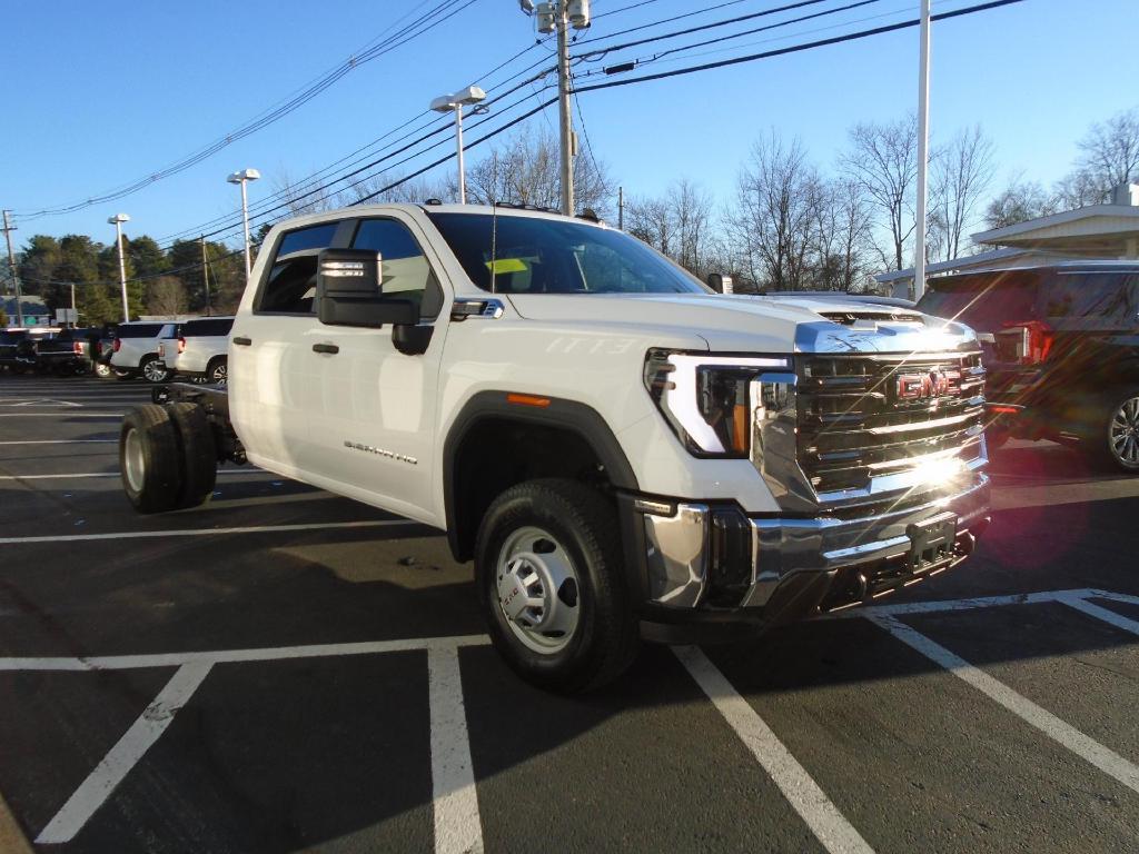 new 2025 GMC Sierra 3500 car, priced at $58,083