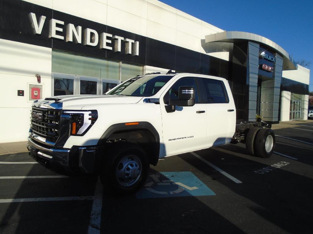 new 2025 GMC Sierra 3500 car, priced at $55,333