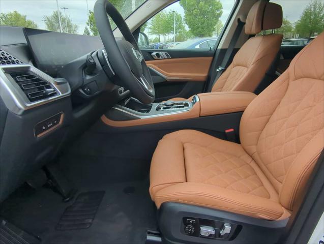 new 2025 BMW X7 car, priced at $93,010