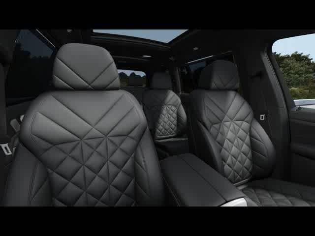 new 2025 BMW X7 car, priced at $98,055