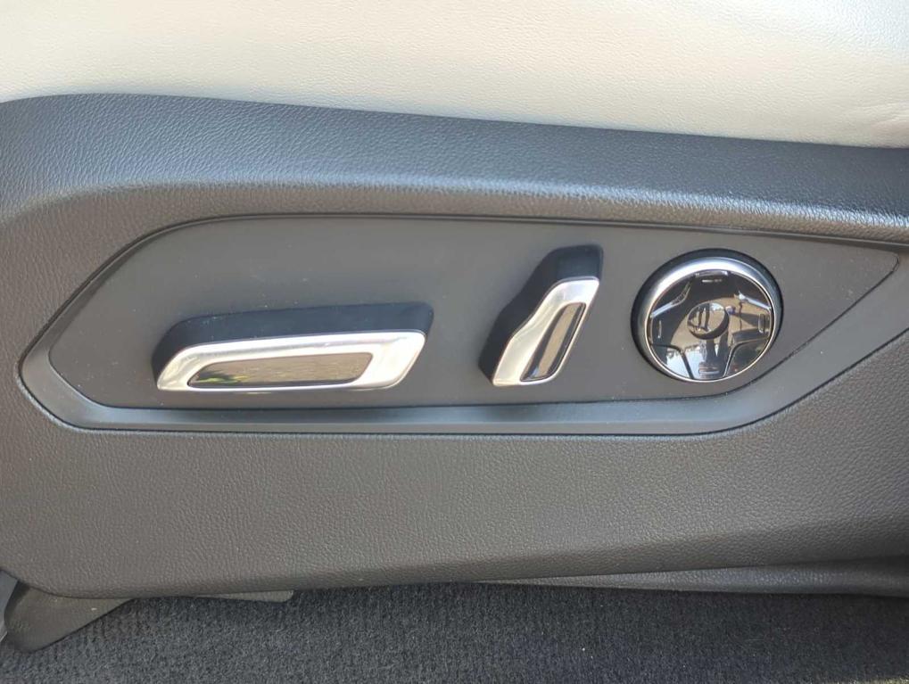 used 2022 Acura MDX car, priced at $38,495