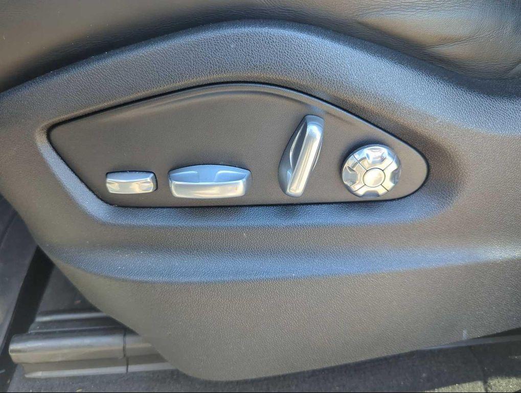 used 2019 Porsche Cayenne car, priced at $31,466