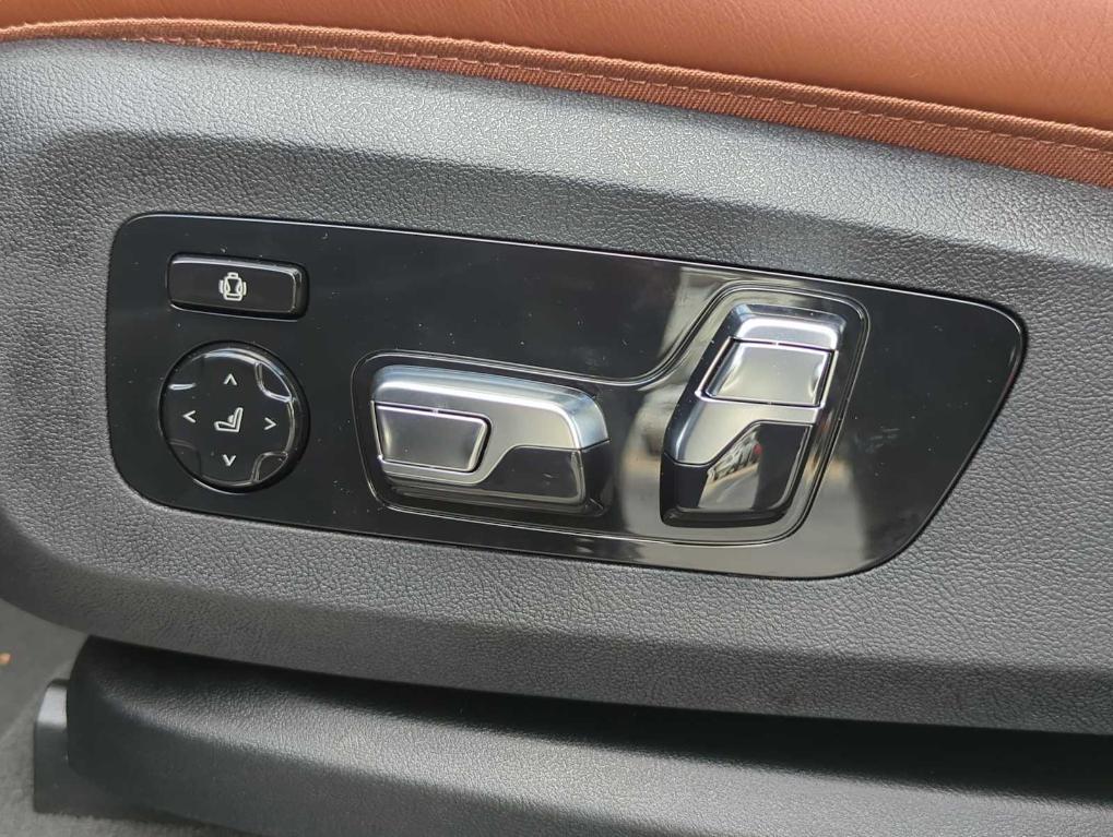 new 2026 BMW X7 car, priced at $119,575