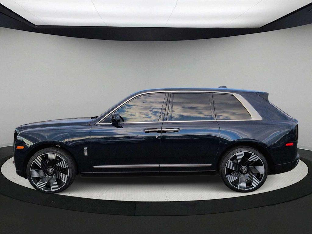used 2022 Rolls-Royce Cullinan car, priced at $272,000