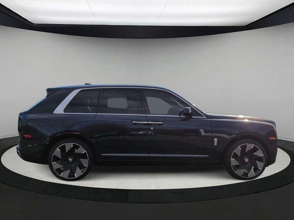 used 2022 Rolls-Royce Cullinan car, priced at $272,000