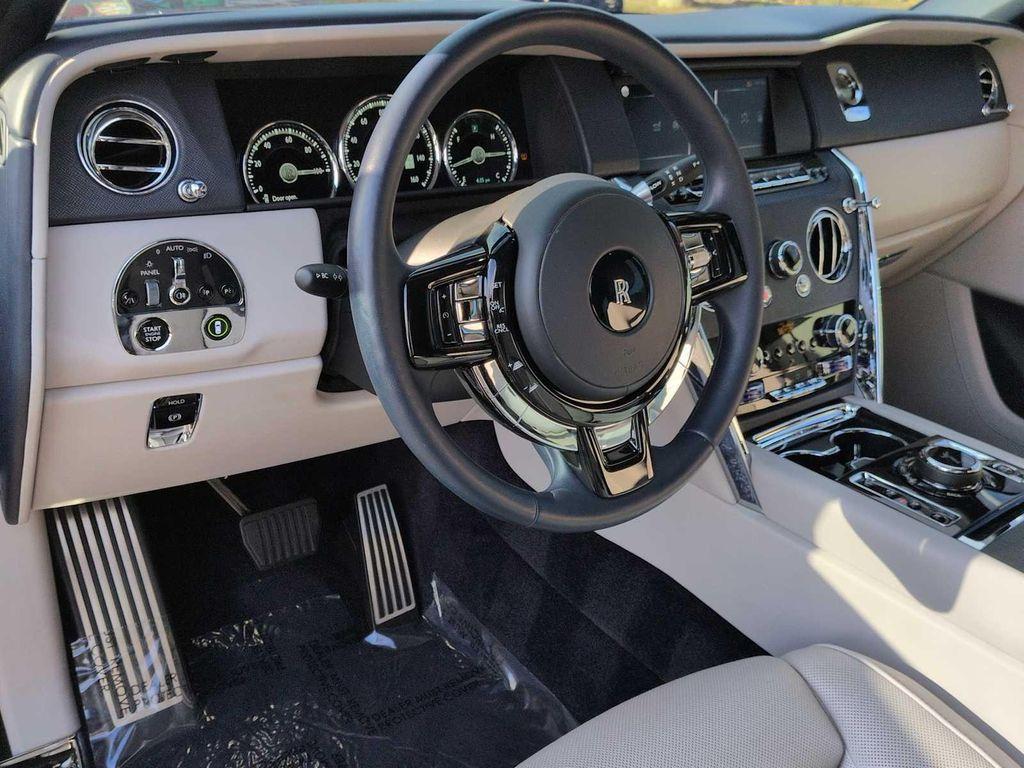 used 2022 Rolls-Royce Cullinan car, priced at $272,000