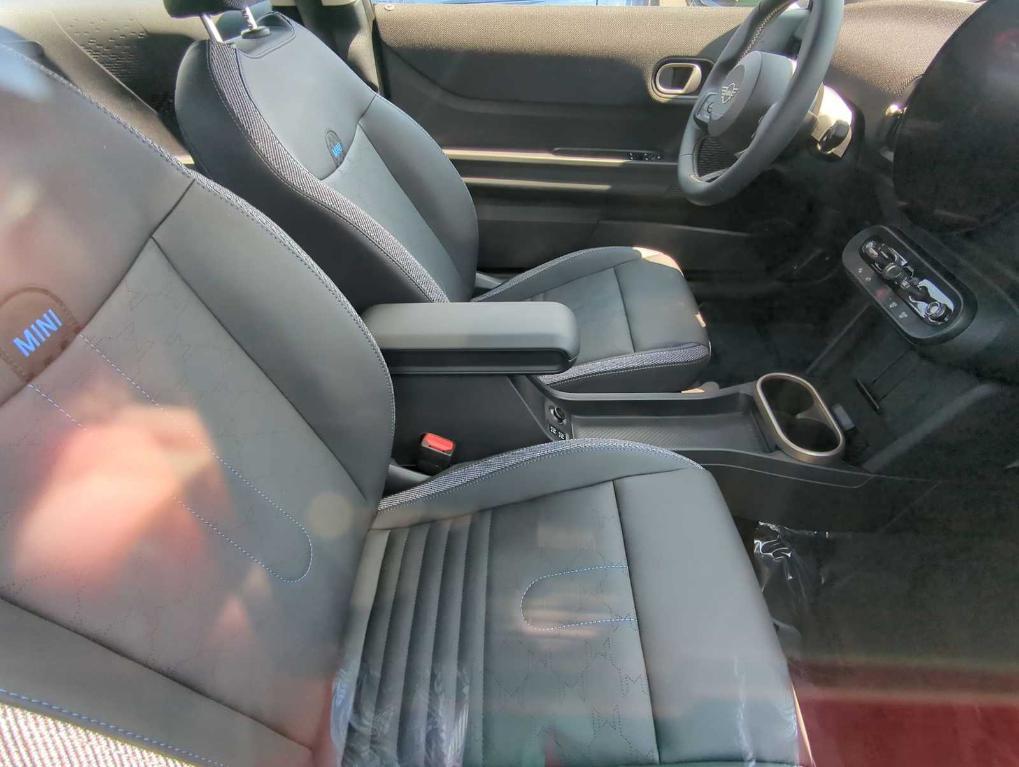used 2025 MINI Hardtop car, priced at $29,995