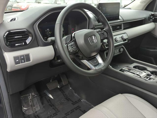 used 2025 Honda Pilot car, priced at $49,495