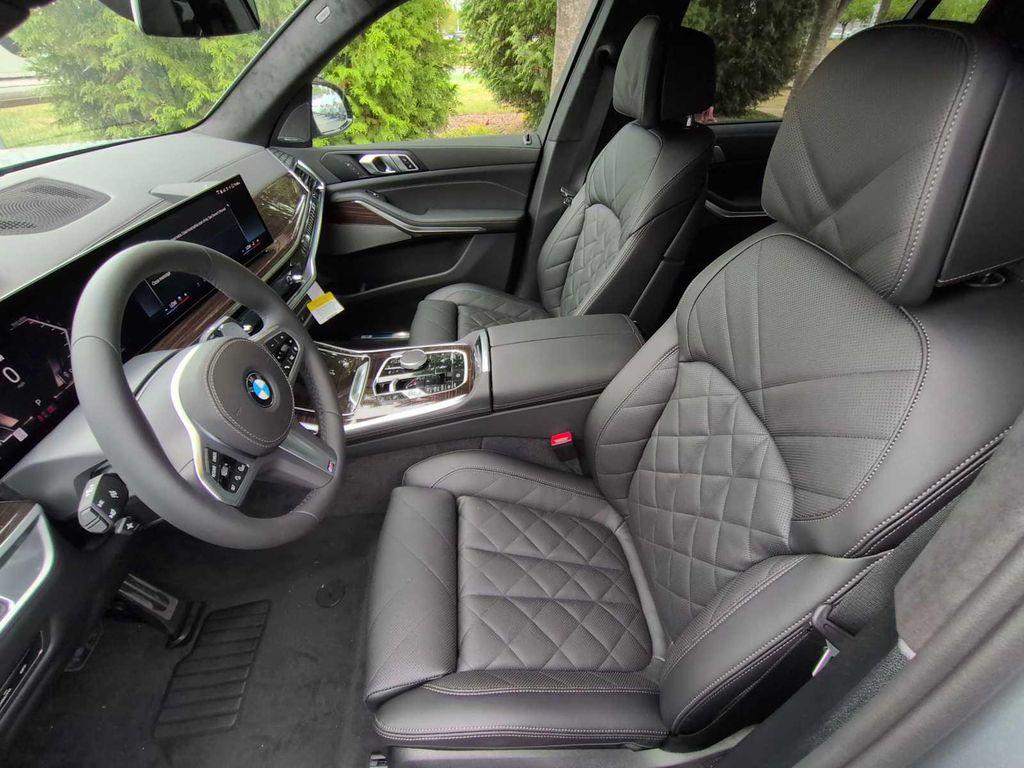 new 2026 BMW X7 car, priced at $100,480