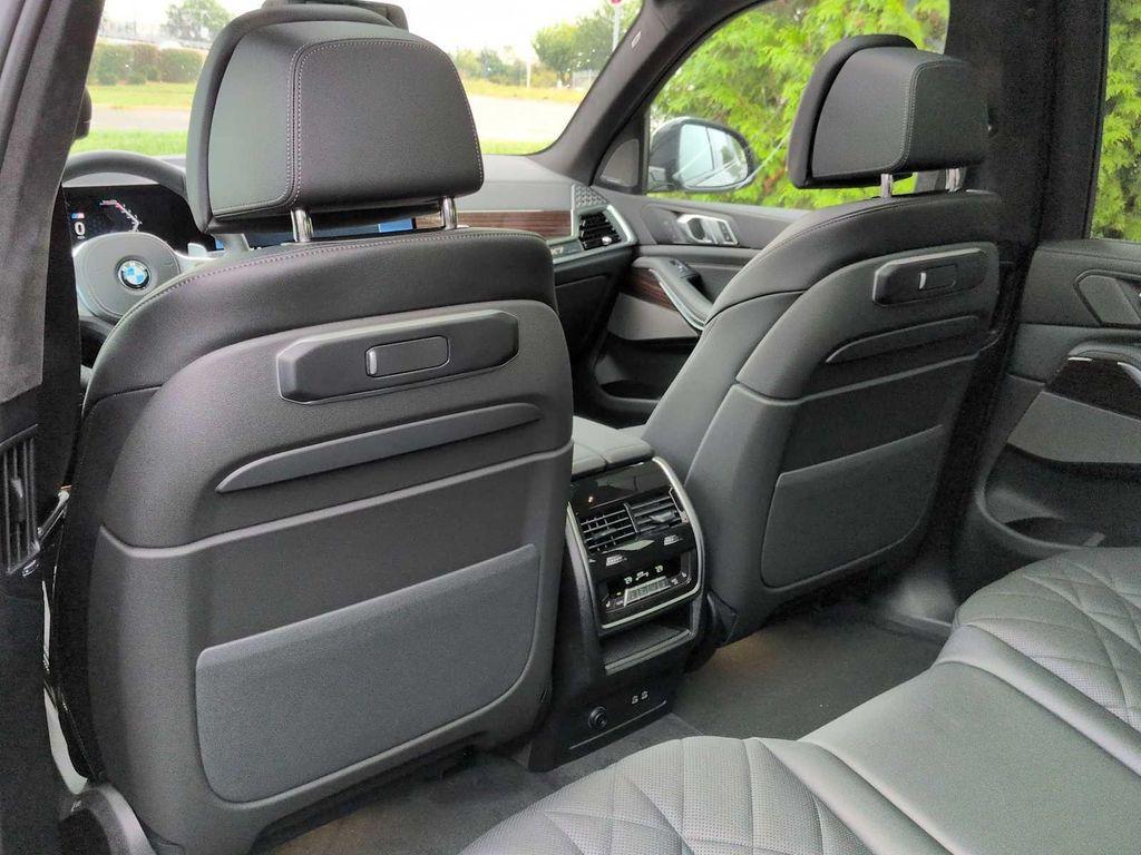 new 2026 BMW X7 car, priced at $100,480