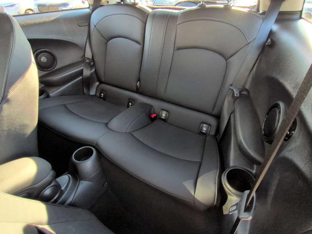 used 2024 MINI SE Hardtop car, priced at $22,987