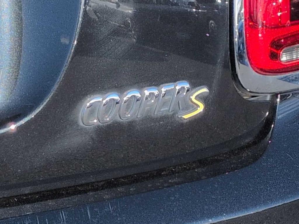 used 2024 MINI SE Hardtop car, priced at $22,987