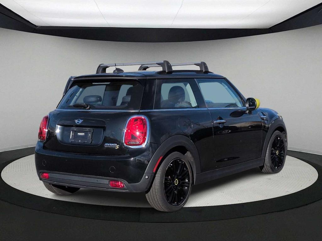 used 2024 MINI SE Hardtop car, priced at $22,987