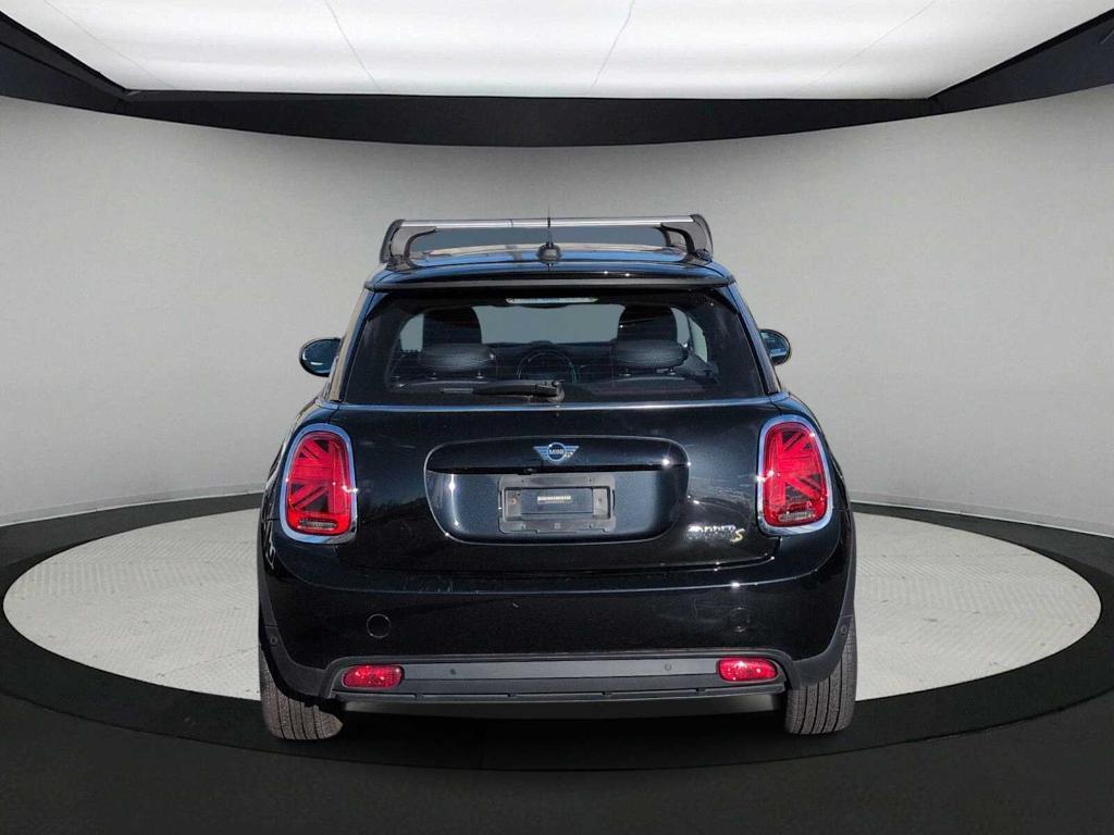 used 2024 MINI SE Hardtop car, priced at $22,987